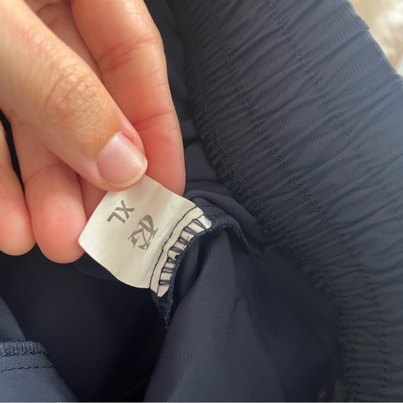 Men's Navy Athletic Shorts with Zipper Pockets - Picture 5 of 6